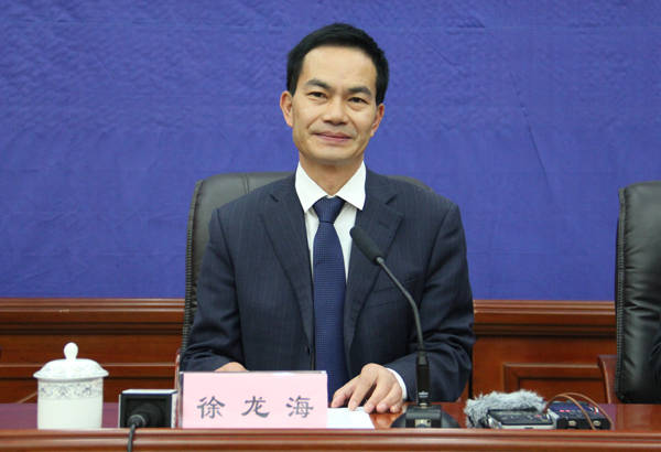 新闻发言人:林芝市政府副市长,市政府新闻发言人徐龙海