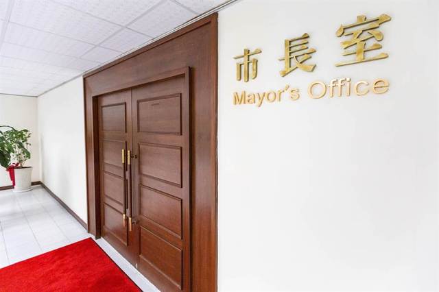 民进党前员工夜闯高雄市长办公室 韩国瑜:来监听?_手机搜狐网