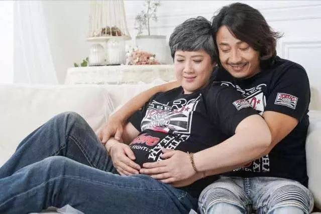 40岁与tvb绿叶老公相识相见恨晚 52岁终于怀孕拍写真留纪念