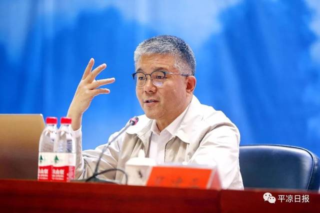 袁状,符红斌,张乔英,何瑞莲,席君忠,闫虎明,郭宏,李旺军听取了报告