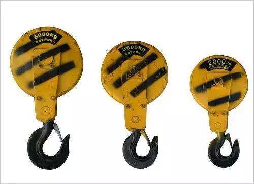 ⑦小车断绳保护装置:小车断绳保护装置是变幅小车断绳时防止溜车的