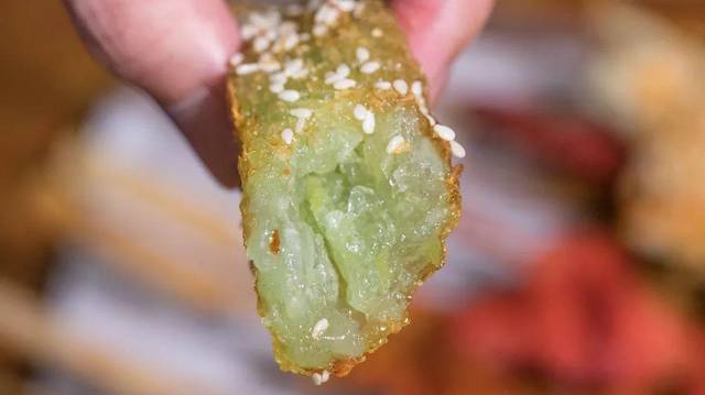 老婆最爱吃的就是刺瓜糕,炸过后里面依旧是软嫩的,有淡淡刺瓜香味,吃