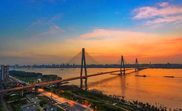 长江沿岸唯一没有得到长江好处的城市,被长江限制了发展