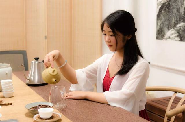 找室友11期 | 会泡茶的学霸妹子,你值得拥有