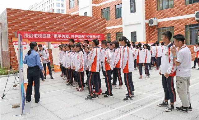 政协委员,中小学校长代表,法治副校长代表;区第十一中师生代表,泉州市