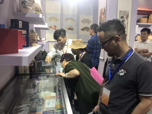 古玩艺术品展区 本届北京文博会上,北京古玩城,天雅古玩城两大北京