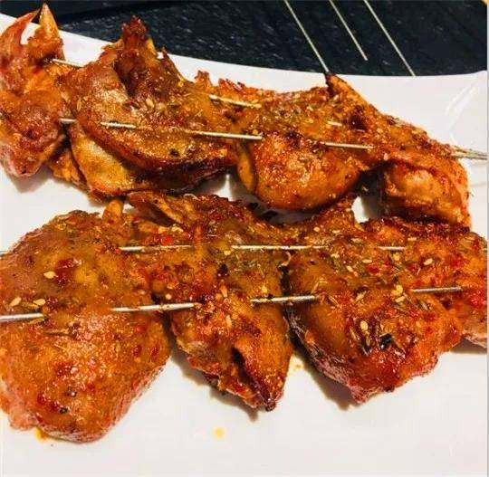 就是他家的生腌系列,腌河蟹,腌大虾,腌虾爬子,腌花盖,腌香螺,腌泥溜子