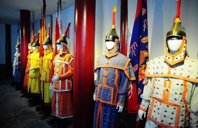 旧蔵 鶏血石「双龍戲珠」正黄旗䪝軍統領用 大清宮廷都察院特製 八旗令牌 旧蔵 鶏血石「双龍戲珠」正黄旗䪝軍統領用 大清宮廷都察院特製