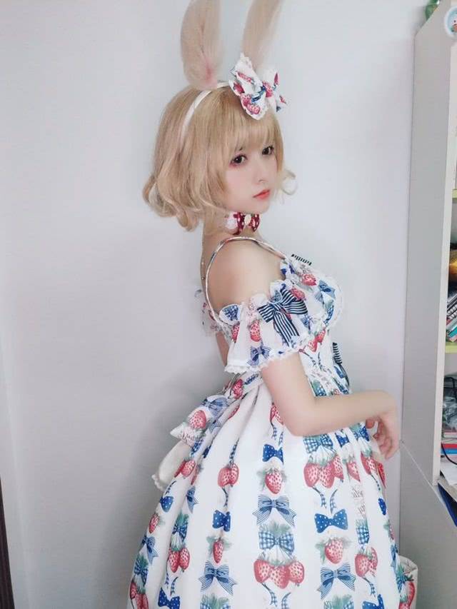 lolita美少女的ap19草莓sp小裙子女网友表示买不起