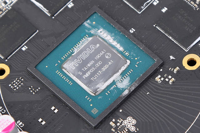 4片1gb的海力士的gddr5显存颗粒,组成共4gb,128bit位宽.