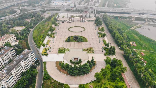 若问古今兴废事请君只看洛阳城洛浦公园