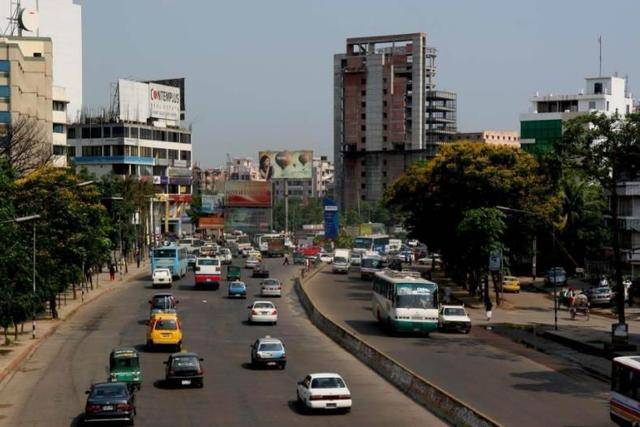 南亚一座脏乱差出名的城市交通乱得一团糟堪称世界最堵城市