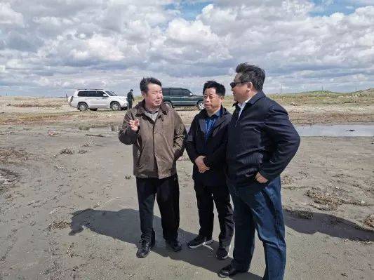 呼伦贝尔市呼伦湖生态综合治理工作领导小组常务副组长巴树桓一行深入
