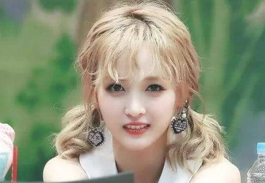 女艺人染发好美吴宣仪妩媚杨超越可爱鞠婧祎美得不可方物