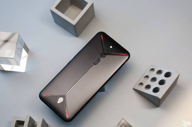 一机在手变身"吃鸡"天才 努比亚红魔3图赏