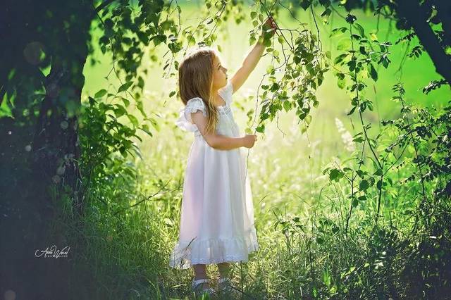 波兰摄影师:定格儿童与自然的亲密瞬间