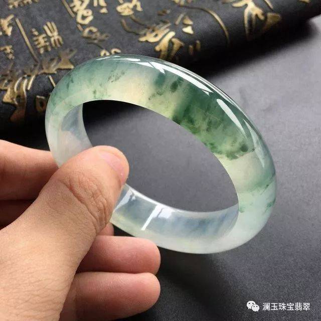 翡翠飘花手镯需注意的两点_搜狐网