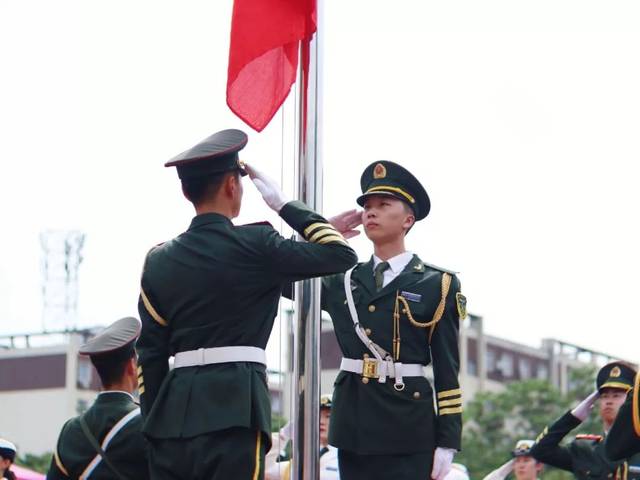 石大畫報 | 軍裝綠,國旗紅是裝點青春最絢麗的顏色