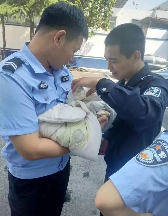 发现一名弃婴,报警求助 颍泉区值班民警迅速赶到现场