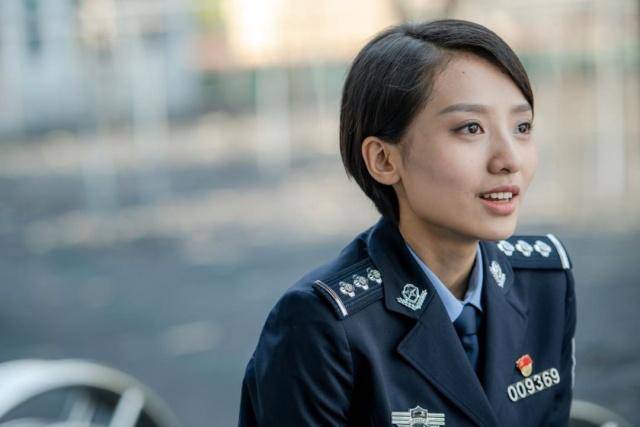 并且有网友发现晓峰和《破冰行动》的马雯的扮演者马渝捷非常的像