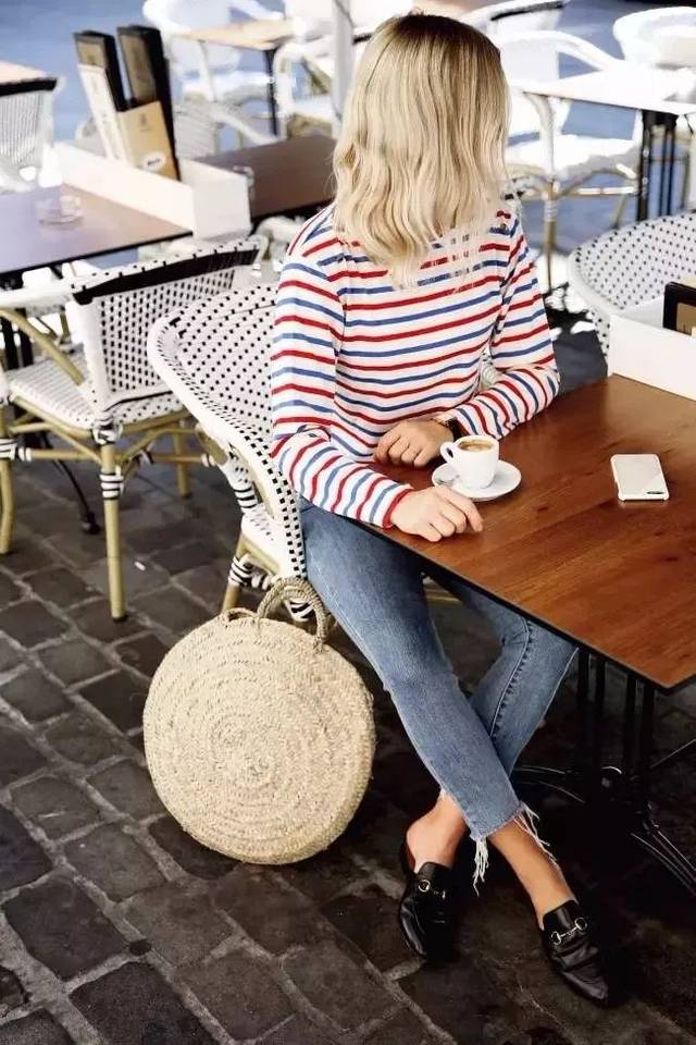 条纹t恤经久不衰,春夏这样穿就很chic!