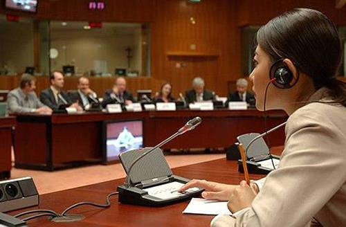 要想成为一名出色的翻译员,必须要清楚并掌握以下这四点