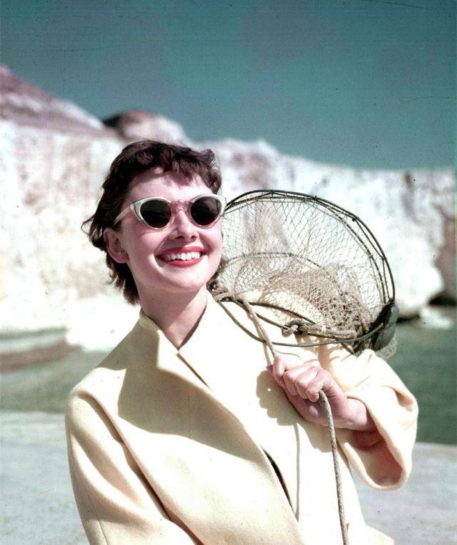 老照片人间天使奥黛丽赫本看她的成长之路