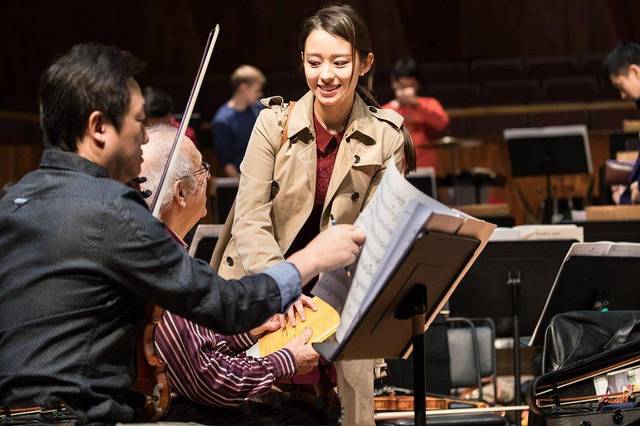 2012年春季,她与柏林爱乐乐团以及指挥kazuo kanemaki合作的门德尔松