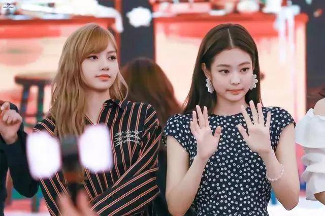 jennie队内霸凌lisa却跟韩国第一整容模板关系匪浅