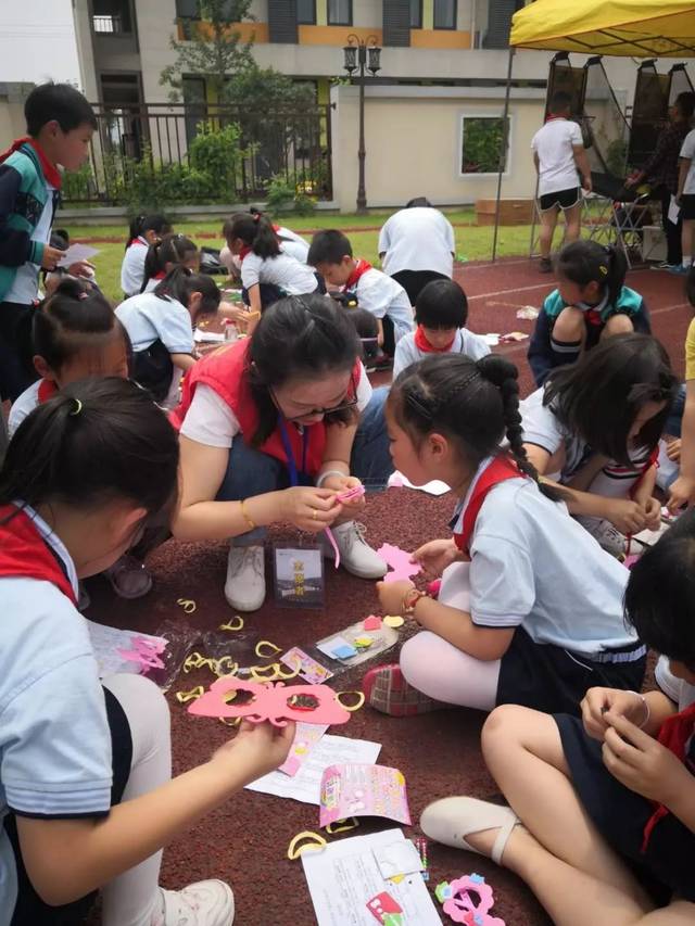 叮~~~~~~"六一节"礼物已送达——余杭区流动少年宫走进黄湖镇中心小学