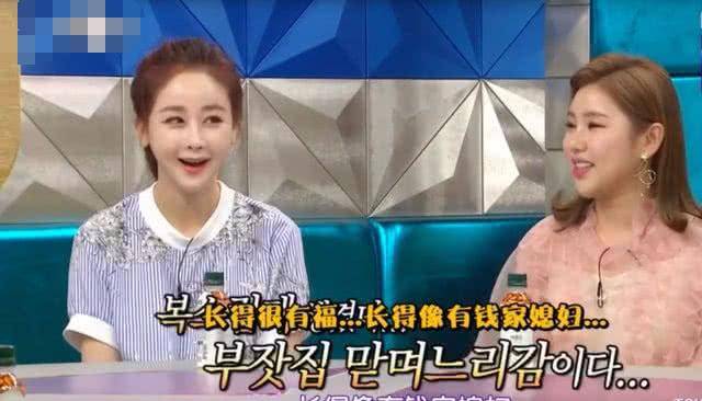 44岁咸素媛与未整容艺人同框,当看清两人的妆