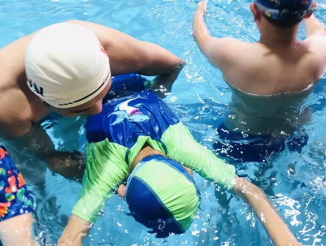 博文小学生存课程之三年级游泳训练营开营啦