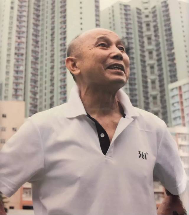 2014年8月,65岁的香港福利院老社工陈振辉因癌症去世,这名生前在福利