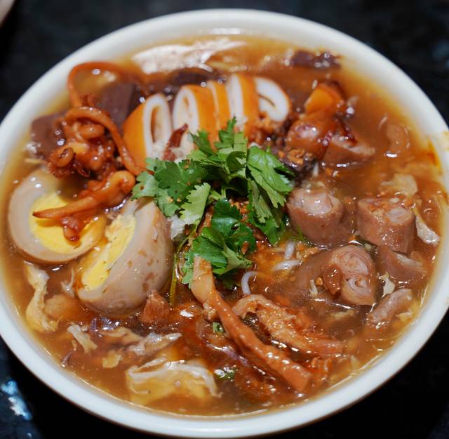 来福建旅游名小吃漳州卤面必须来一碗!