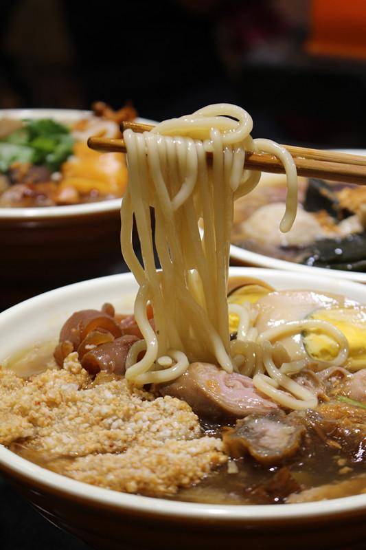 地道配菜的漳州古早味,阿芳卤面浓稠的家乡味