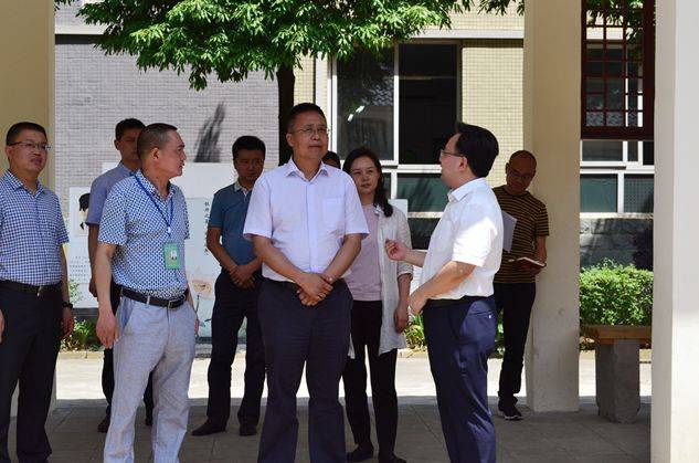 成都大邑县委书记深入学校调研 提升学校办学水平_手机搜狐网