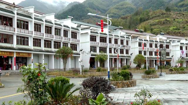 近年来,景宁渤海镇依托千峡湖独特的区位优势,通过"镇湖一体"的发展