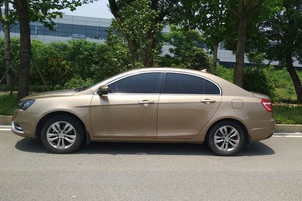 吉利帝豪16款三厢手动向上版,整体颜值中规中矩,稳重大气,喜欢