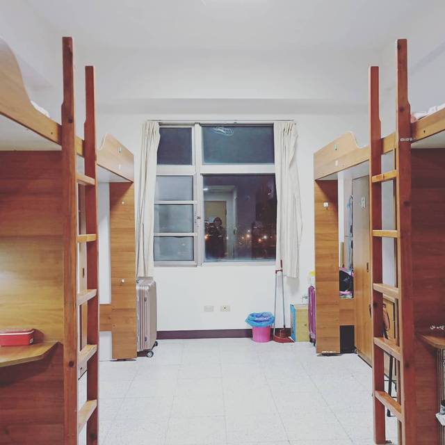 云水风度,松柏气节 白日莫闲过,青春不再来 台湾明道大学志强宿舍824