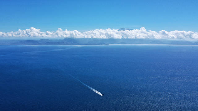 藍夢島碧海藍天巴厘島獨木舟椰林 平臺聲明