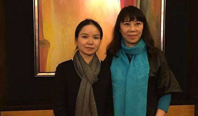 小南国董事朱晓霞(左)与小南国创始人王慧敏(右)