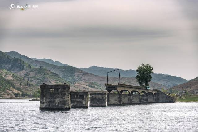鸭绿江百里黄金旅游带的中上游,与朝鲜人民主义共和国清水郡隔江相望