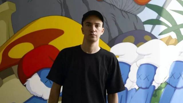 就拿kaws本人的特长:街头涂鸦来说.