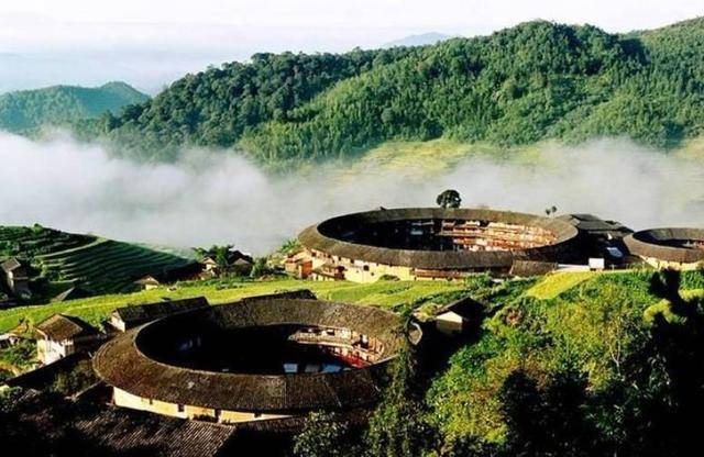 中国一绝福建土楼：令人称奇的民居建筑，是客家人智慧的结晶_搜狐网