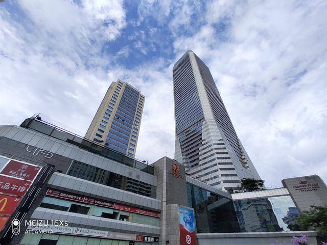 13mm 焦距,无论记录风景还是拍摄建筑,成像画面极具冲击力和透视感