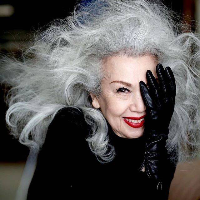 72岁做模特开咖啡厅 这个日本老太太活成了梦