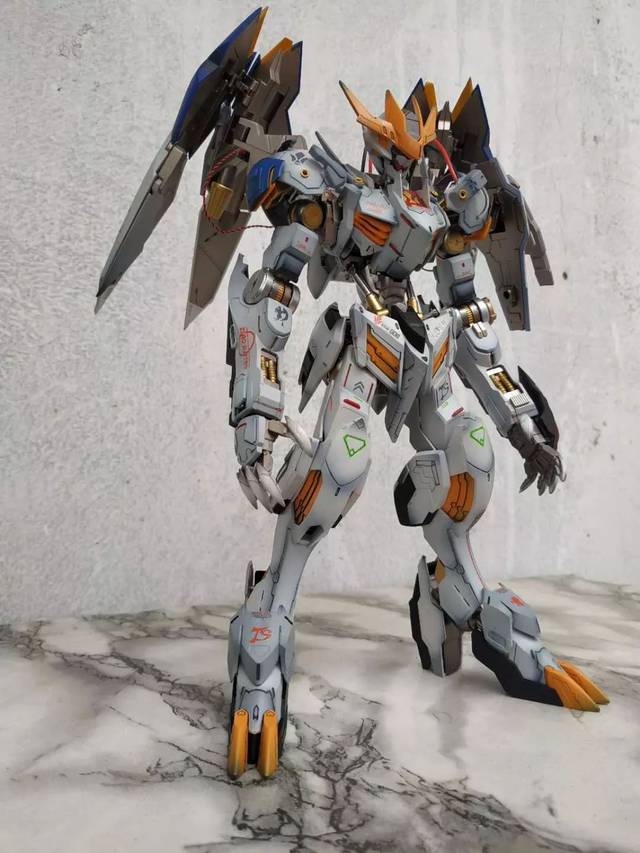 比例:mg 1/100 模型                            作品标签:加灯,改造