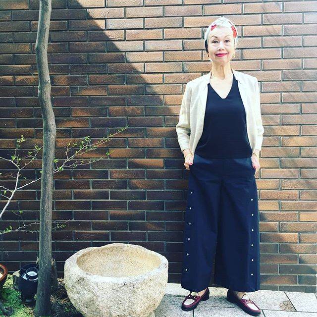 72岁做模特开咖啡厅 这个日本老太太活成了梦