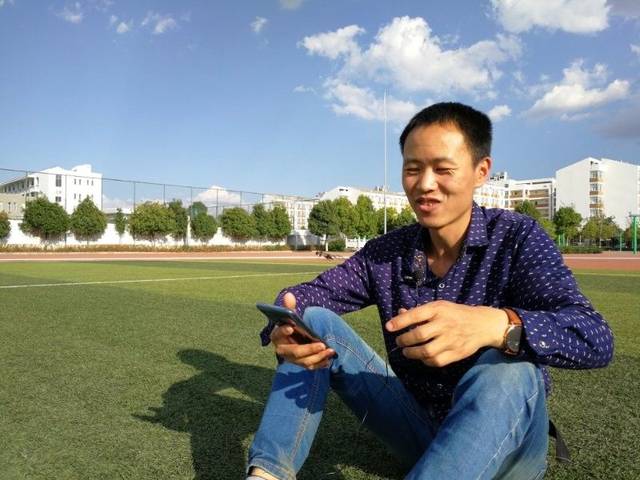 王光雄祥云仰望星空第一人