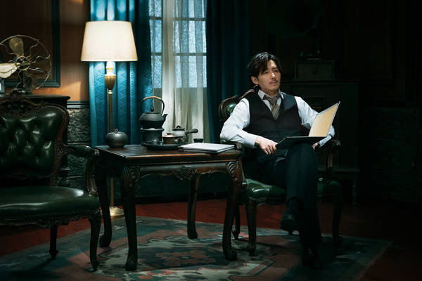 《麻雀2之惊蛰》杀青首曝剧照 王泷正举手投足间暗藏玄机